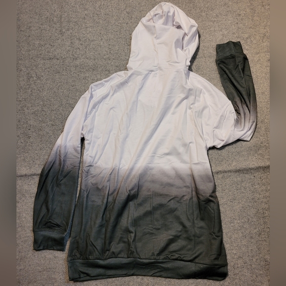 ✨️Long Sleeve Hoodie - Picture 4 of 4